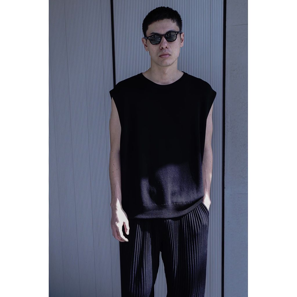 MAGIC STICK MONOLITH KNIT NO SLEEVE T (BLACK)